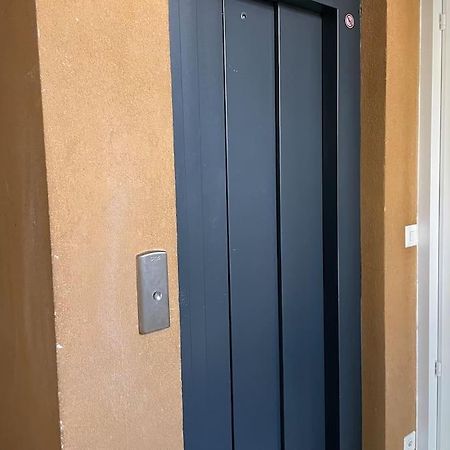 Studio Proche De La Gare ! Apartment Lausanne Bagian luar foto