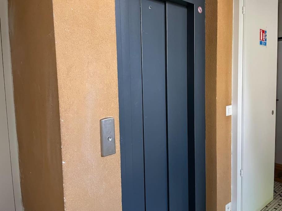 Studio Proche De La Gare ! Apartment Lausanne Bagian luar foto