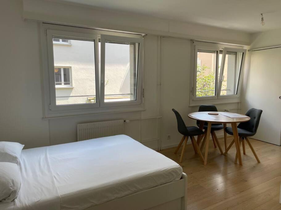 Studio Proche De La Gare ! Apartment Lausanne Bagian luar foto