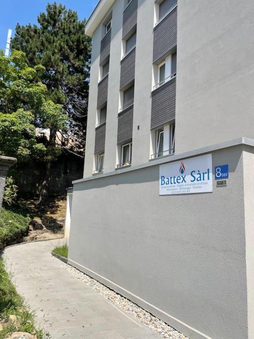Studio Proche De La Gare ! Apartment Lausanne Bagian luar foto