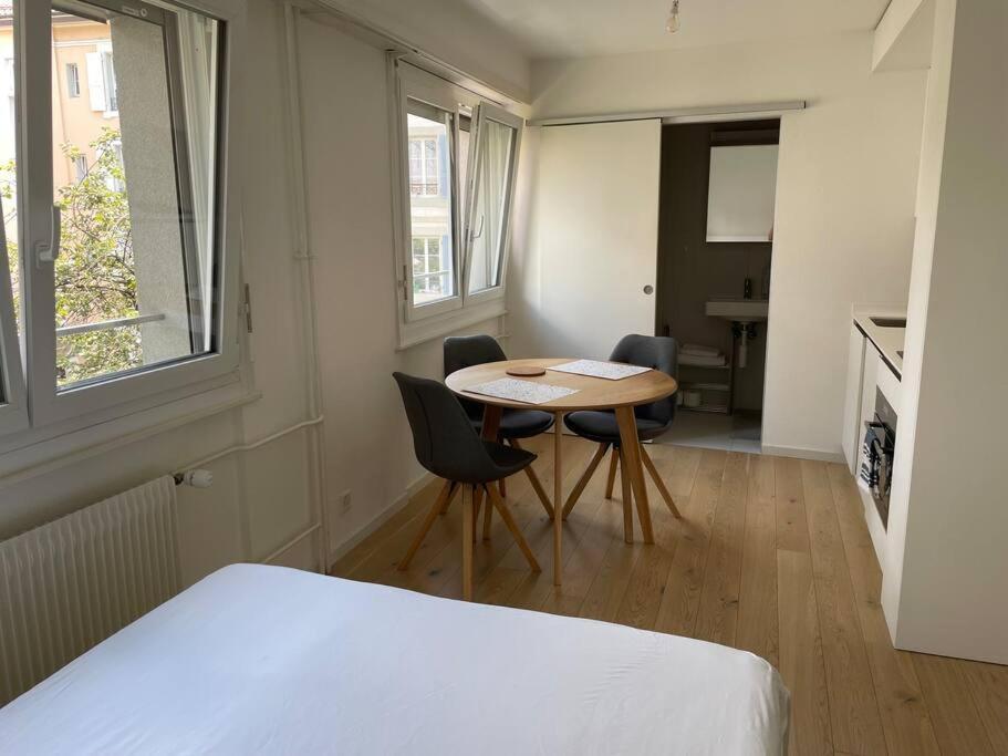 Studio Proche De La Gare ! Apartment Lausanne Bagian luar foto