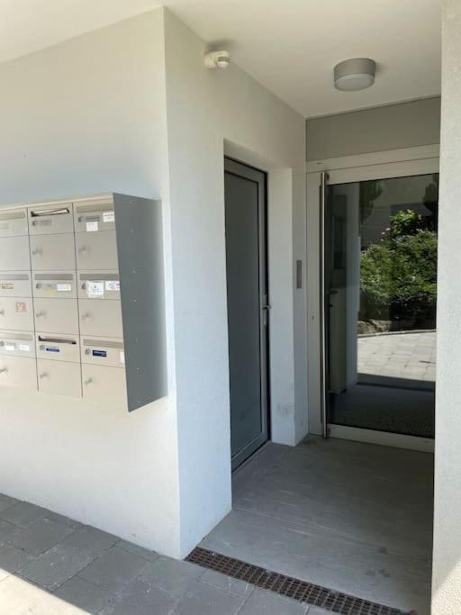 Studio Proche De La Gare ! Apartment Lausanne Bagian luar foto