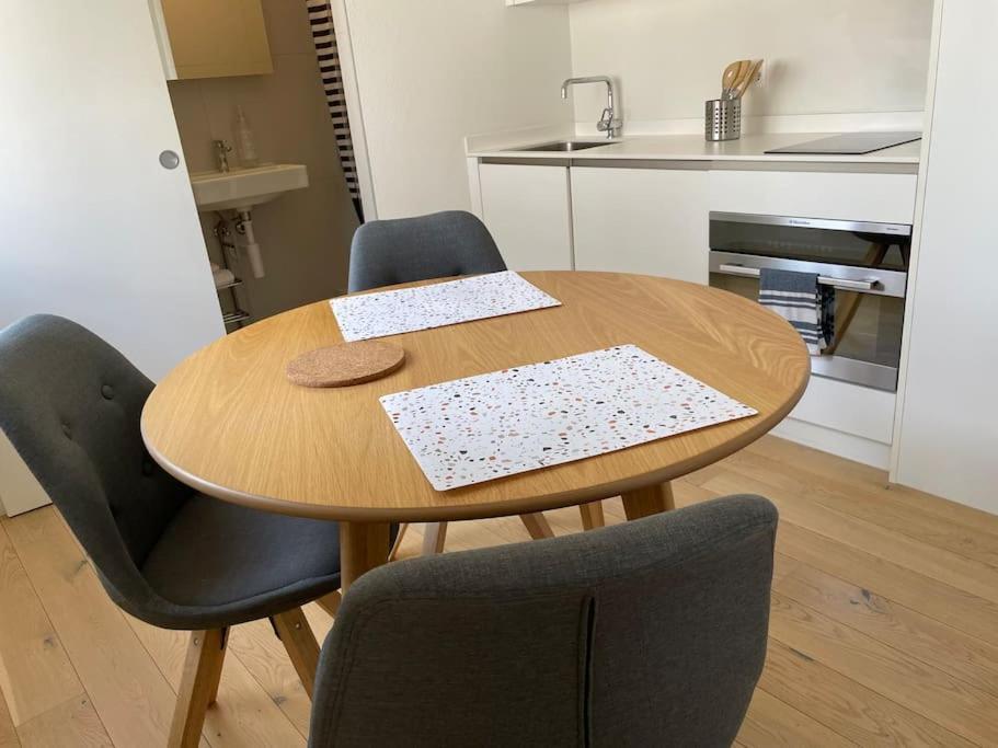Studio Proche De La Gare ! Apartment Lausanne Bagian luar foto